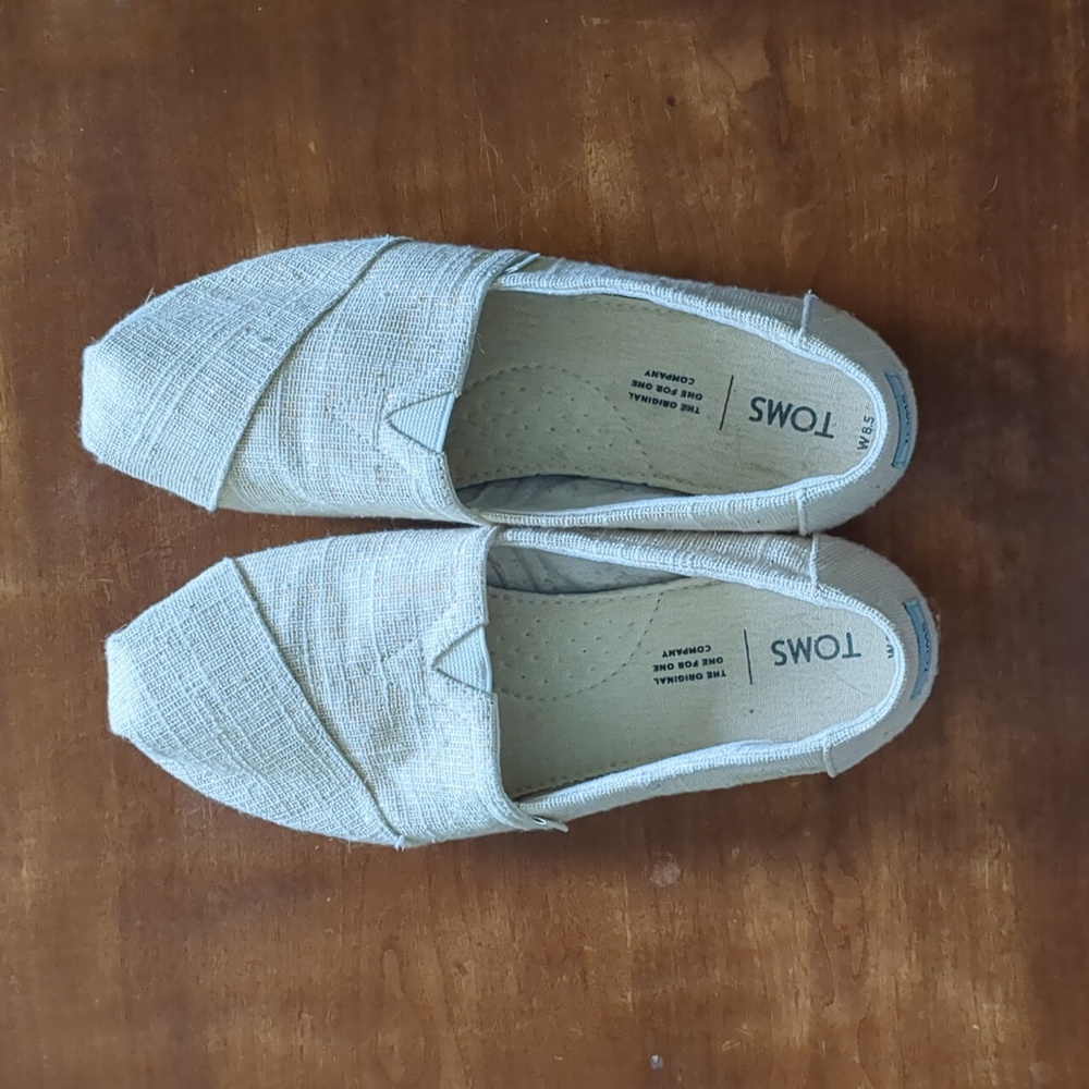 Ivory metallic woven classic Toms shoes, women's size 8.5